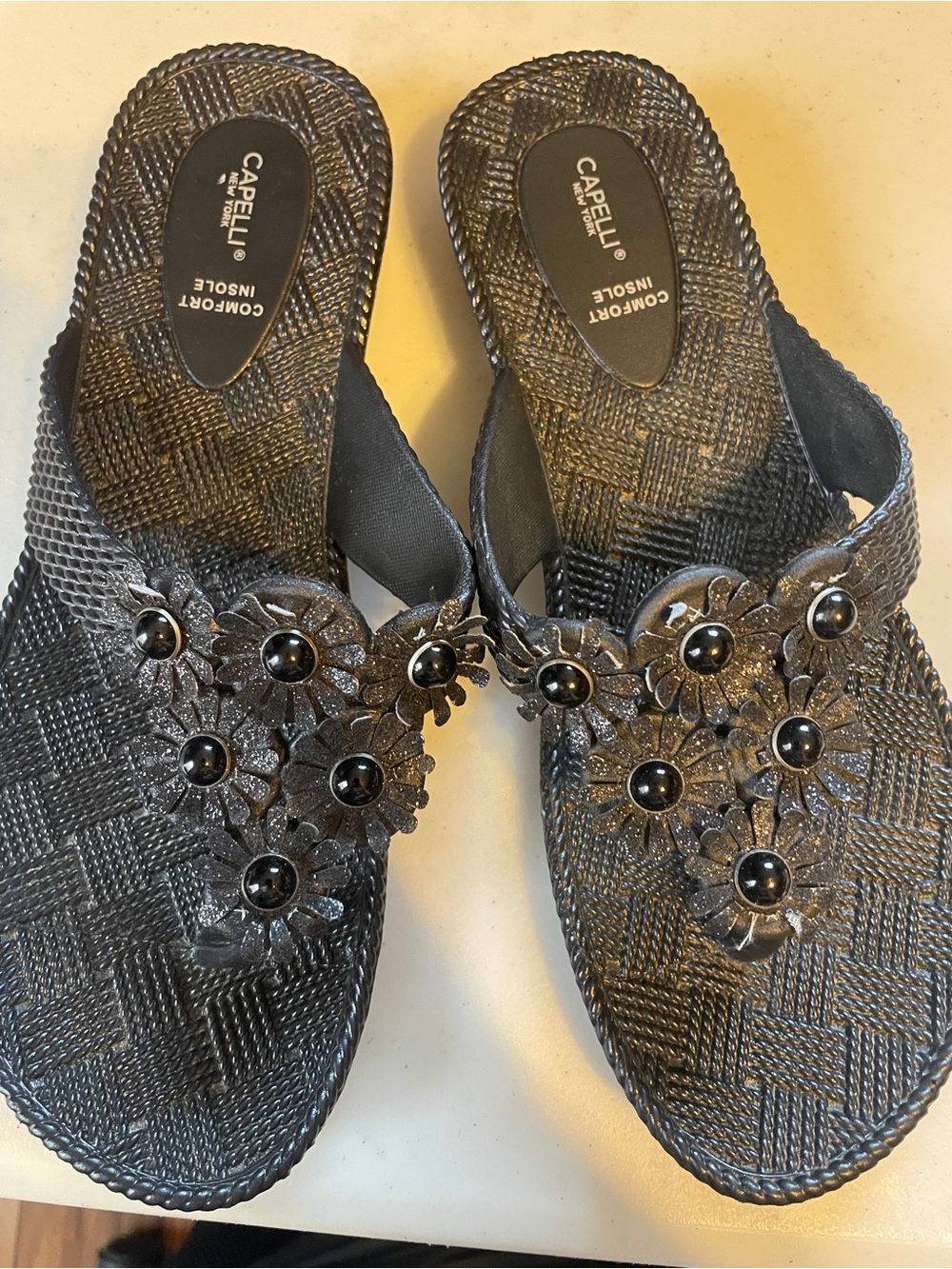 Capelli of New York Black Floral Jewel Thong Sandals size 8 - Picture 5 of 8